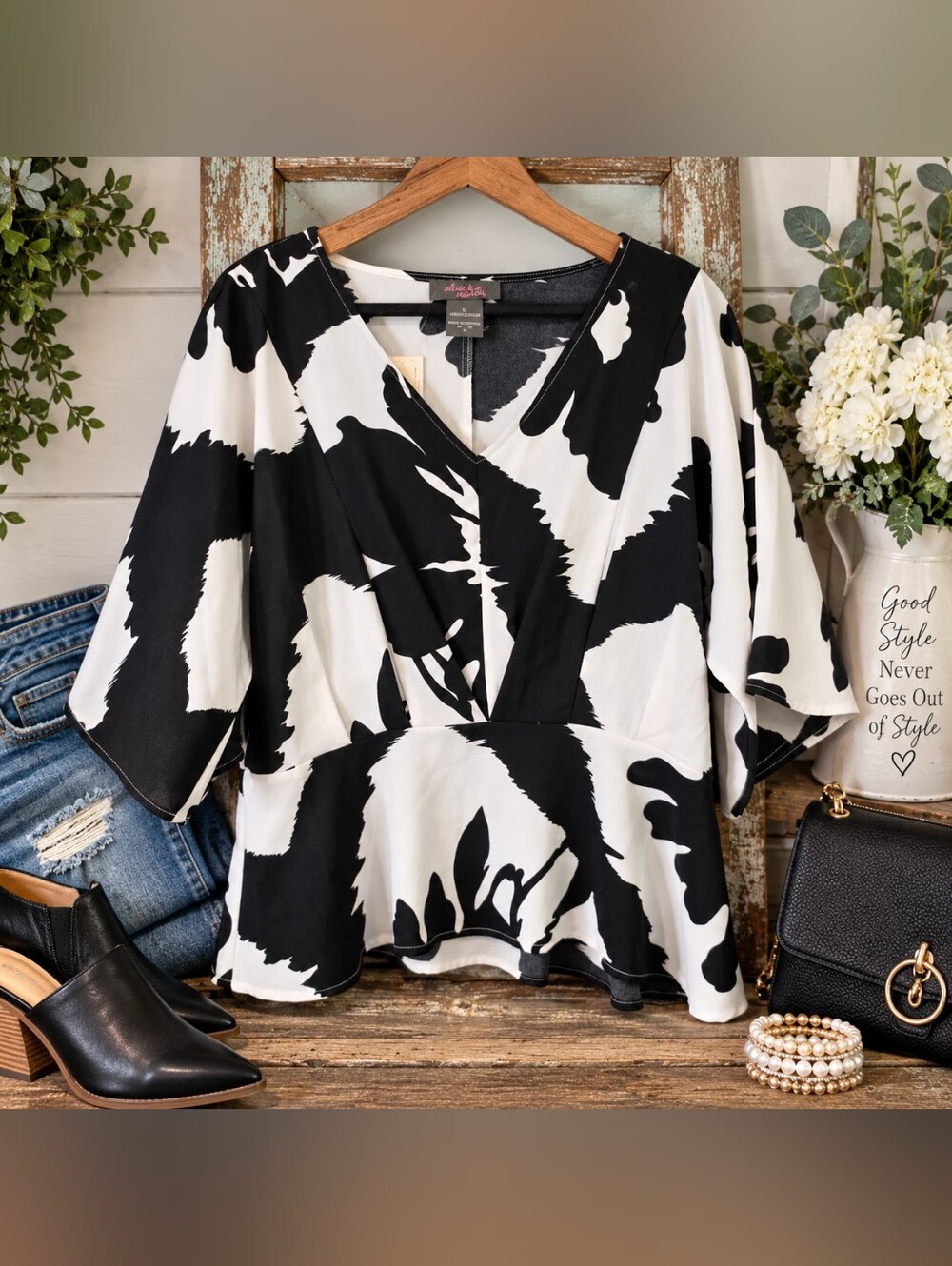 Olivia & Martin Black White Abstract Floral Peplum Blouse L NWT